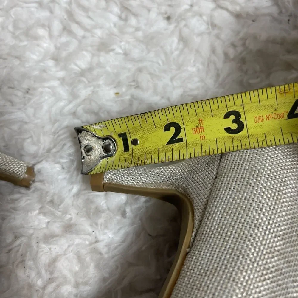 Dexflex Comfort Beige textile 2.1/2”heels pointed toe with gold tone brooch SZ10